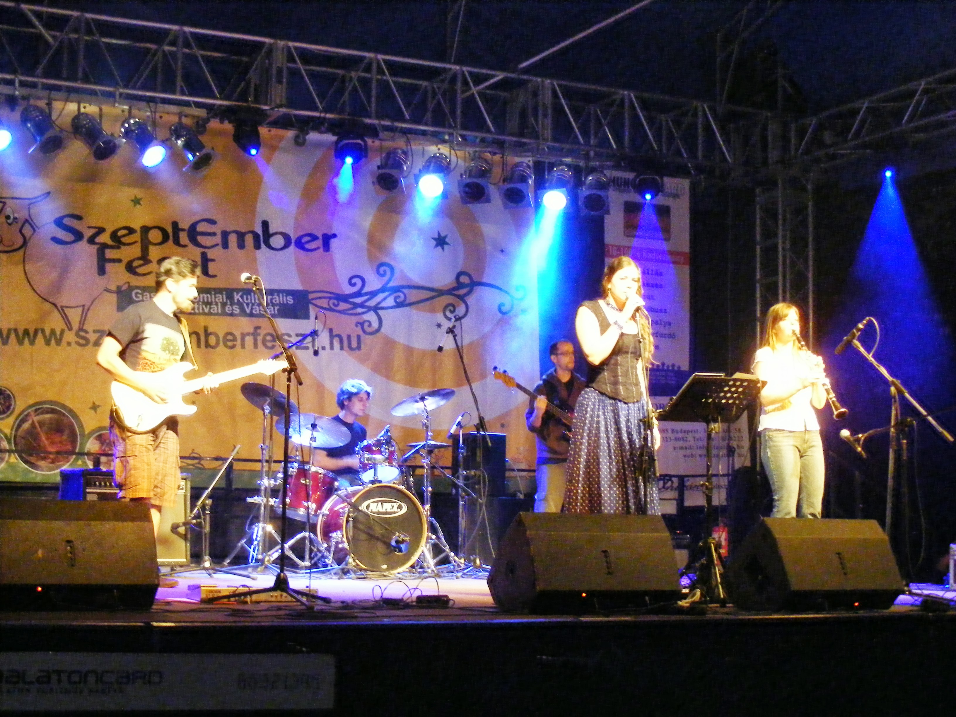 Zefír plays at the Szeptemberfeszt stage